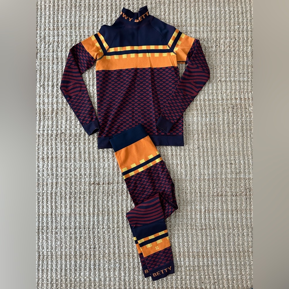 Sweaty Betty women’s baselayer set in size small.